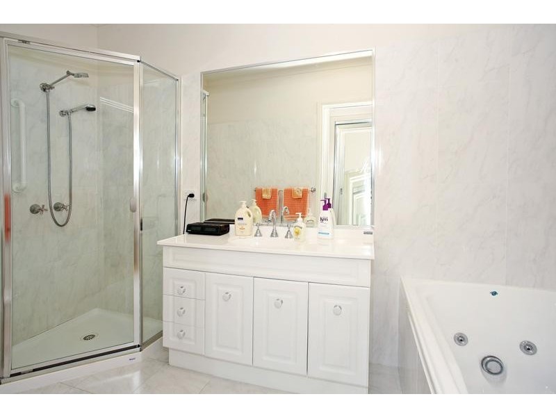 2 Nicholas Street, Newtown VIC 3220