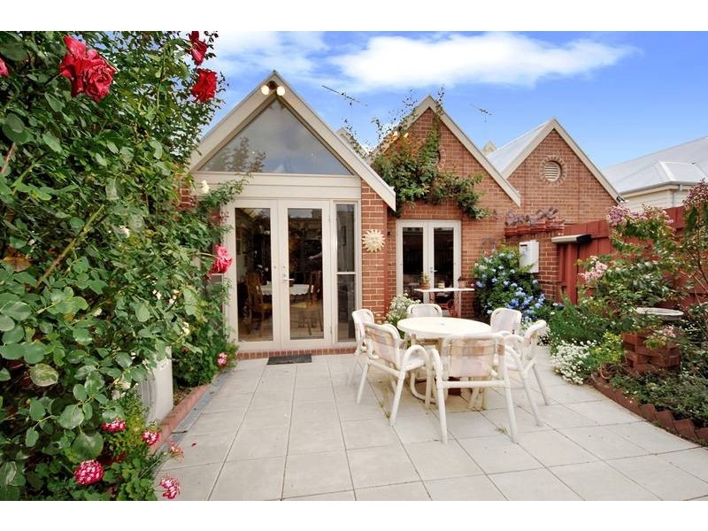 2 Nicholas Street, Newtown VIC 3220