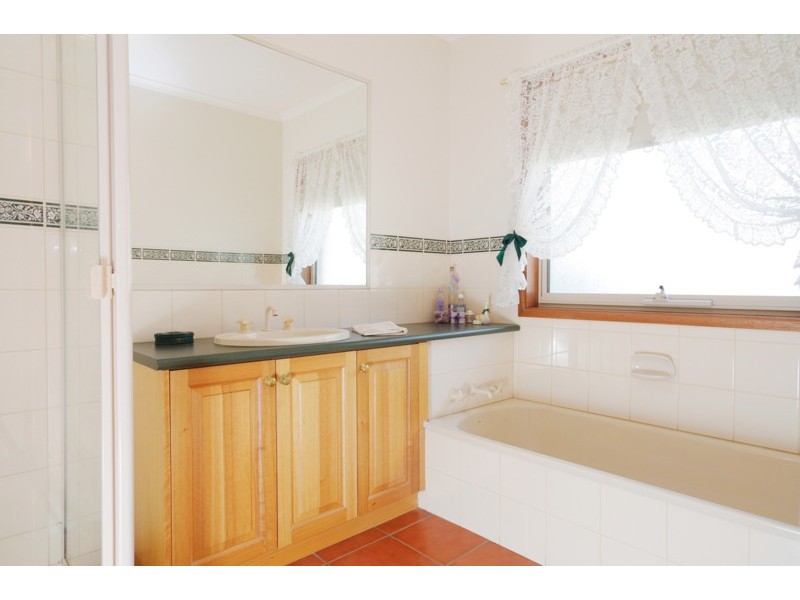 42 Glengate Street, Hamlyn Heights VIC 3215