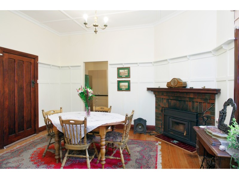 6 Cairns Avenue, Newtown VIC 3220