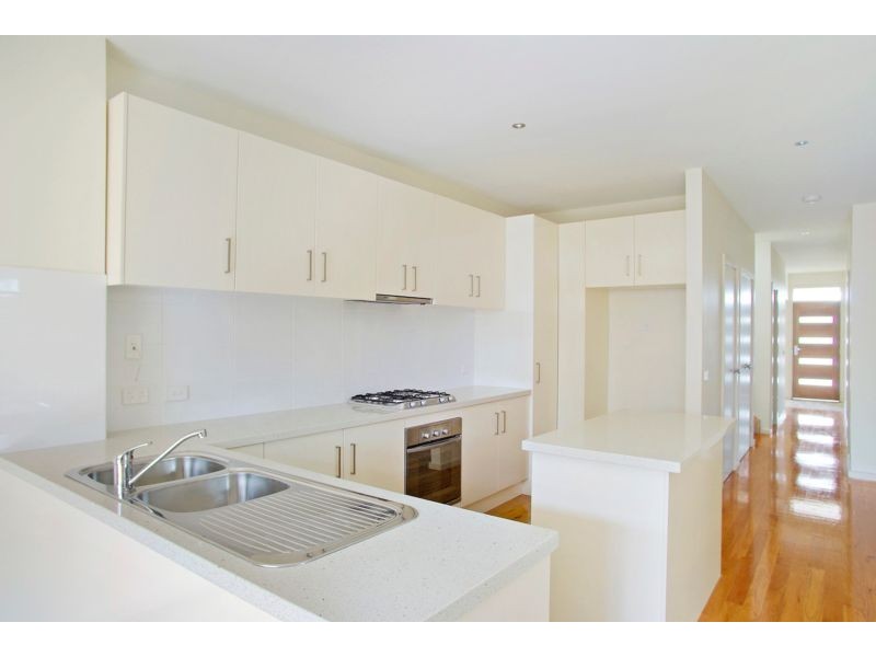 16 Clarendon Street, Newtown VIC 3220