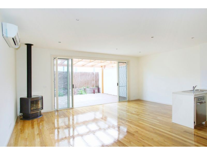16 Clarendon Street, Newtown VIC 3220