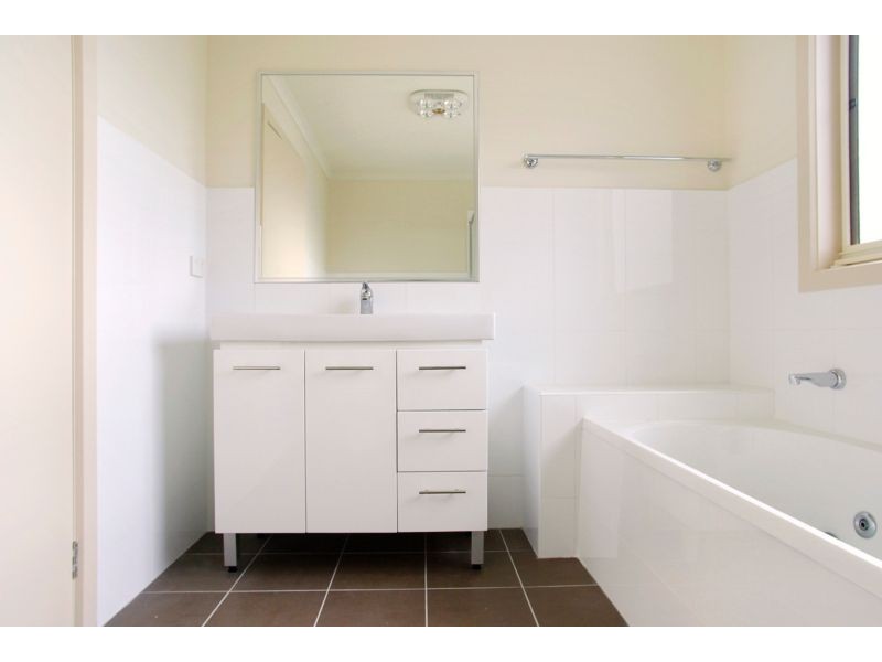 16 Clarendon Street, Newtown VIC 3220