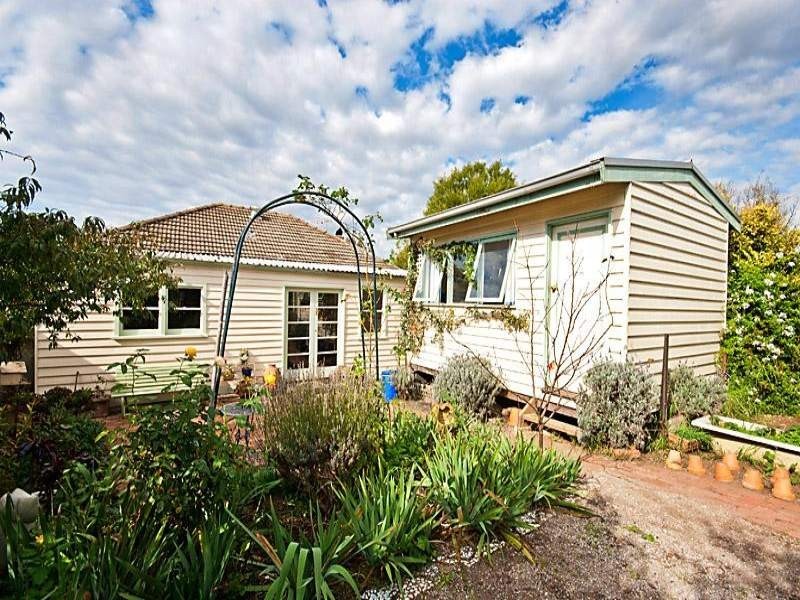 14 Seaview Pde, Belmont VIC 3216