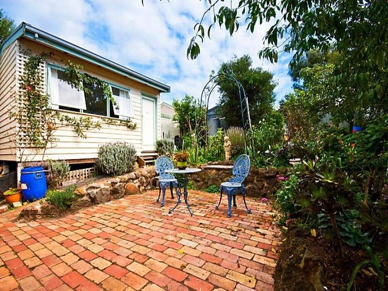 14 Seaview Pde, Belmont VIC 3216