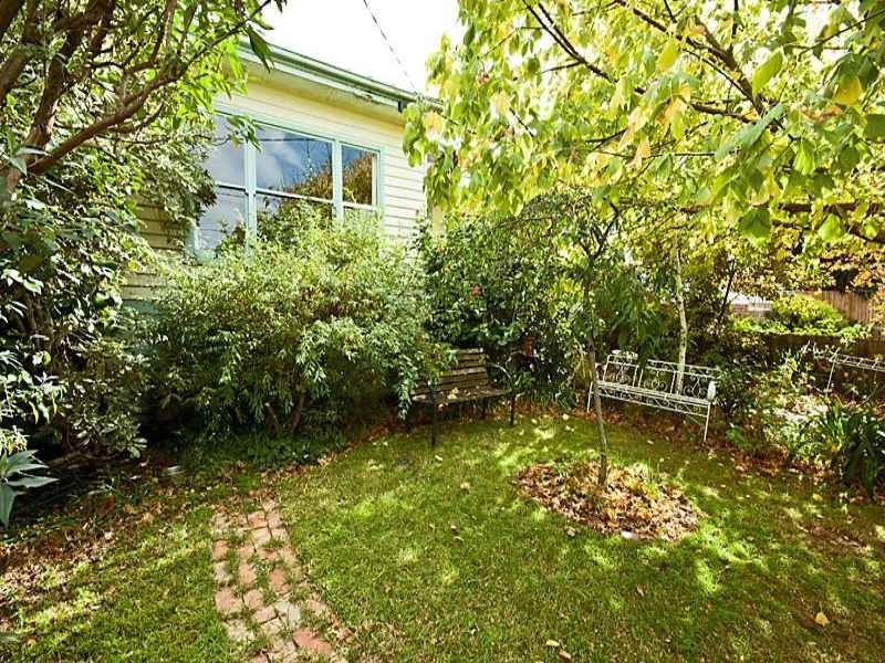 14 Seaview Pde, Belmont VIC 3216