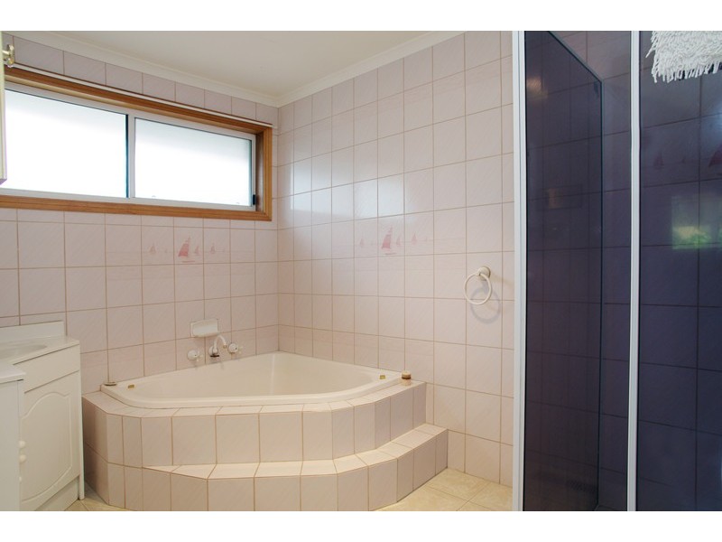 25 Aintree Avenue, Bell Post Hill VIC 3215