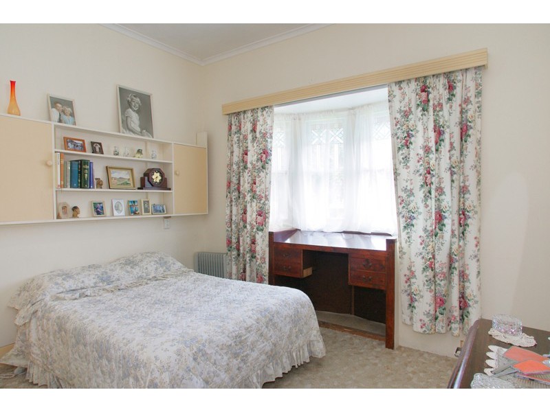 6 Merton Grove, Manifold Heights VIC 3218