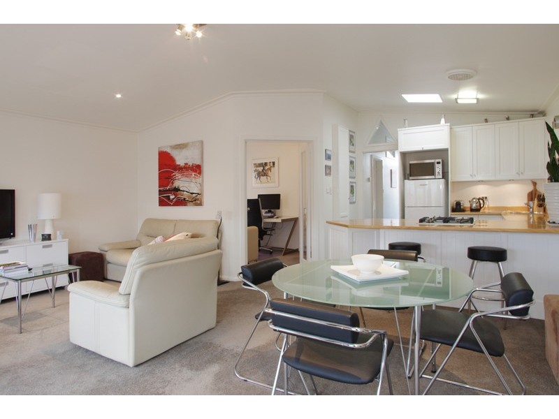 41 Cairns Avenue, Newtown VIC 3220