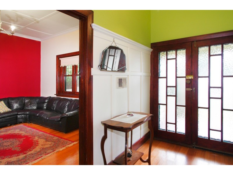 6 Cairns Avenue, Newtown VIC 3220