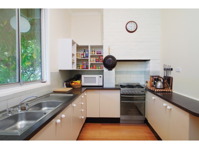 6 Cairns Avenue, Newtown VIC 3220