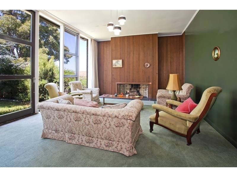 8 Mont Street, Newtown VIC 3220