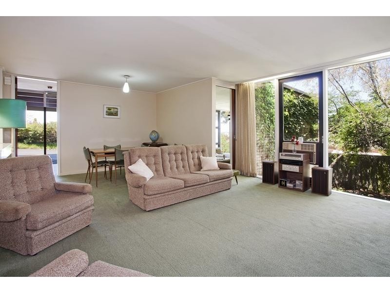 8 Mont Street, Newtown VIC 3220