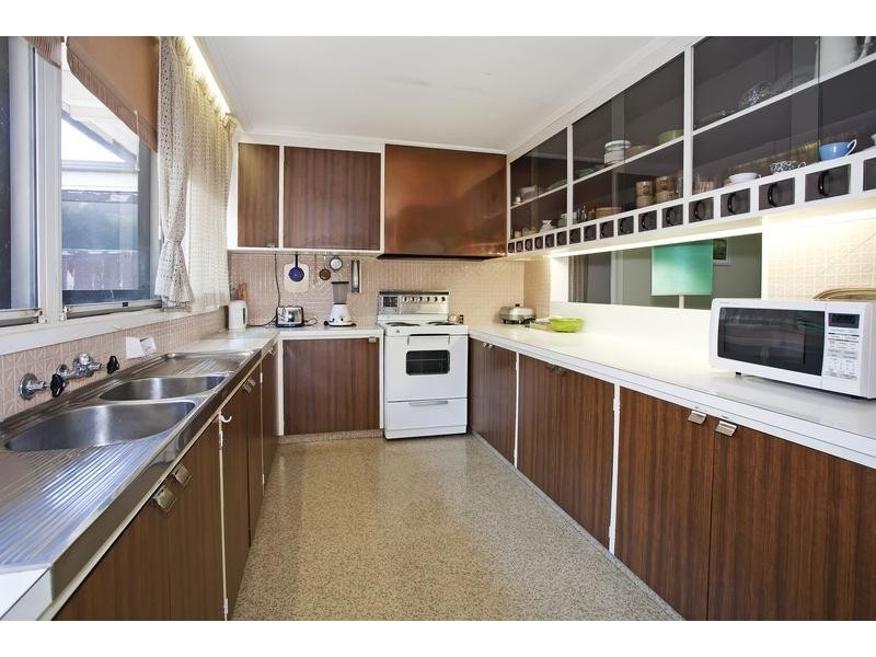 8 Mont Street, Newtown VIC 3220