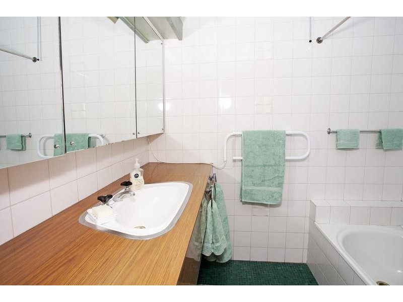 8 Mont Street, Newtown VIC 3220