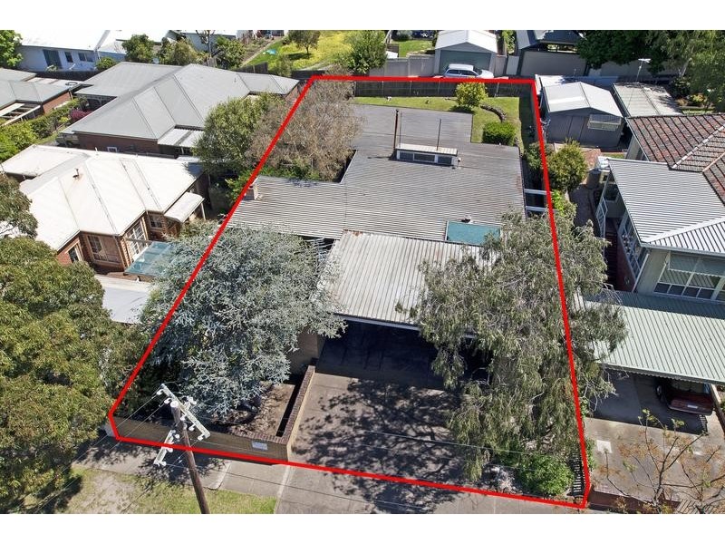 8 Mont Street, Newtown VIC 3220