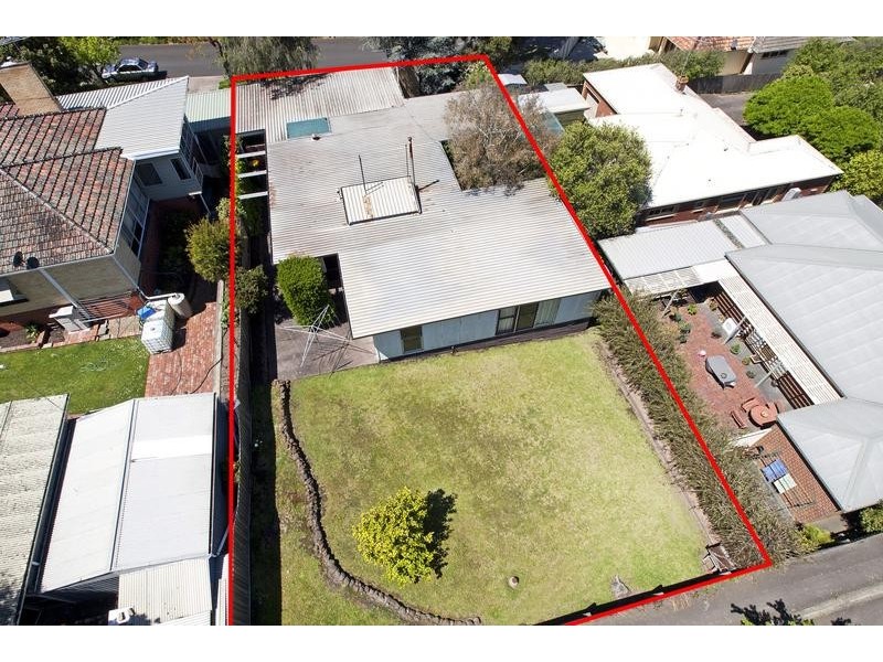 8 Mont Street, Newtown VIC 3220