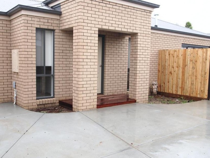 2/22 Lancaster Avenue, Newcomb VIC 3219