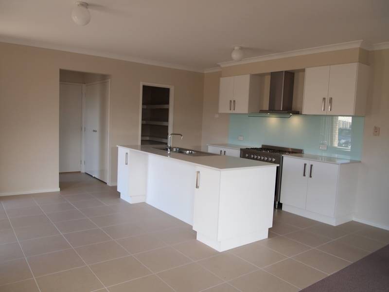 2/22 Lancaster Avenue, Newcomb VIC 3219
