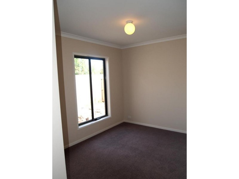 2/22 Lancaster Avenue, Newcomb VIC 3219