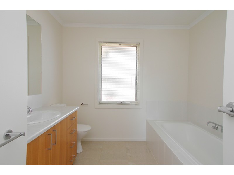 4/27 Roxby Street, Manifold Heights VIC 3218