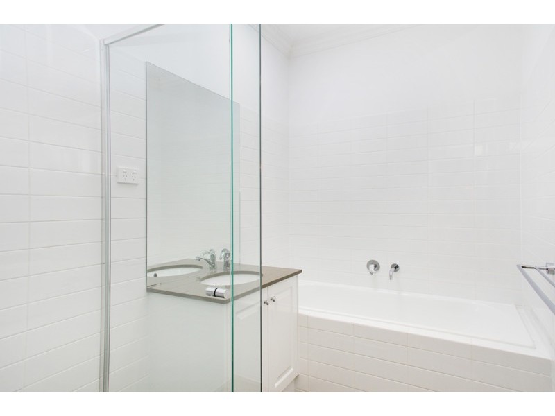 2/41 Percy Street, Newtown VIC 3220