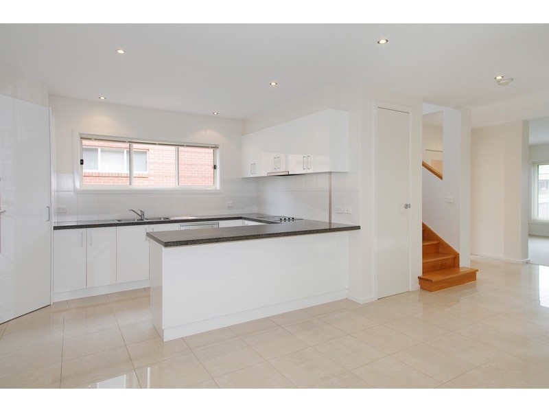 1/27 Roxby Street, Manifold Heights VIC 3218