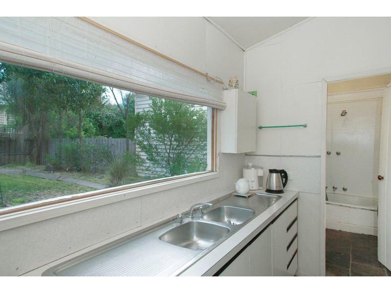 9 Coquette Street, Geelong West VIC 3218