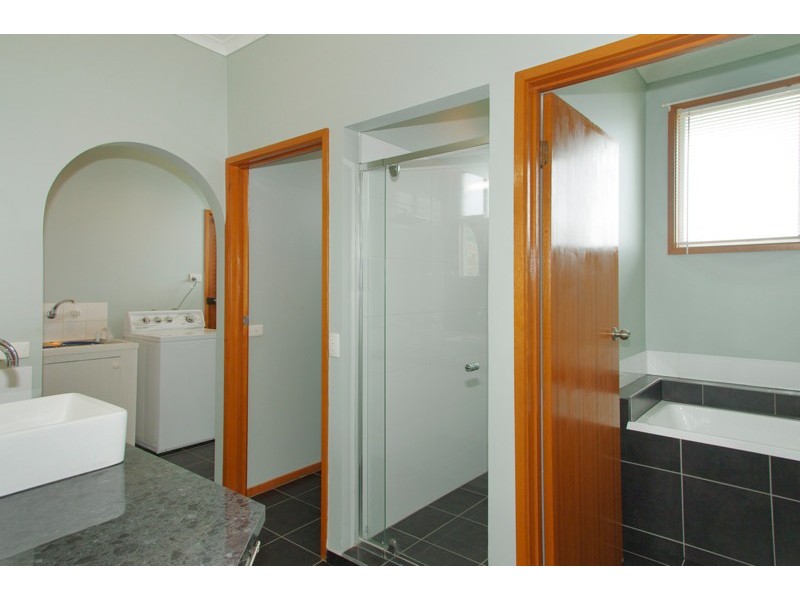 1 Southdown Crescent, Belmont VIC 3216