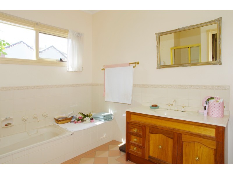 2/9-11 Frank Street, Newtown VIC 3220