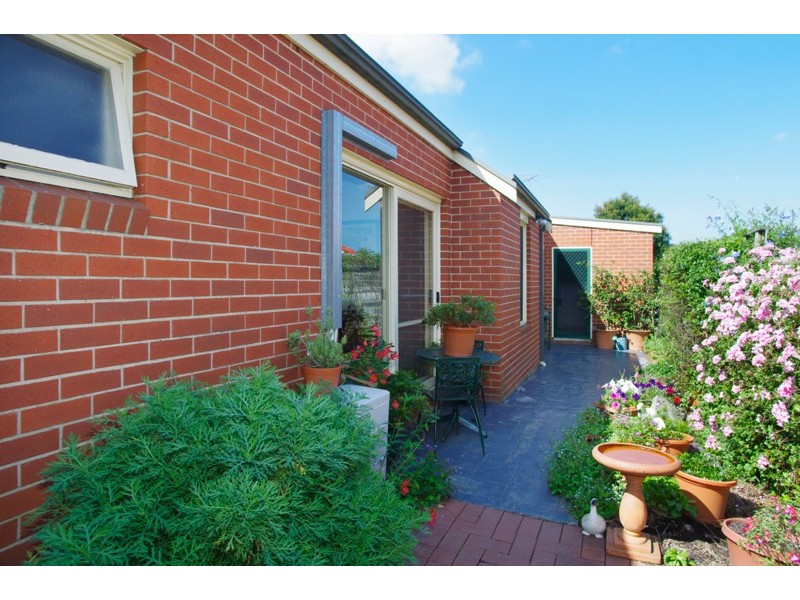 2/9-11 Frank Street, Newtown VIC 3220