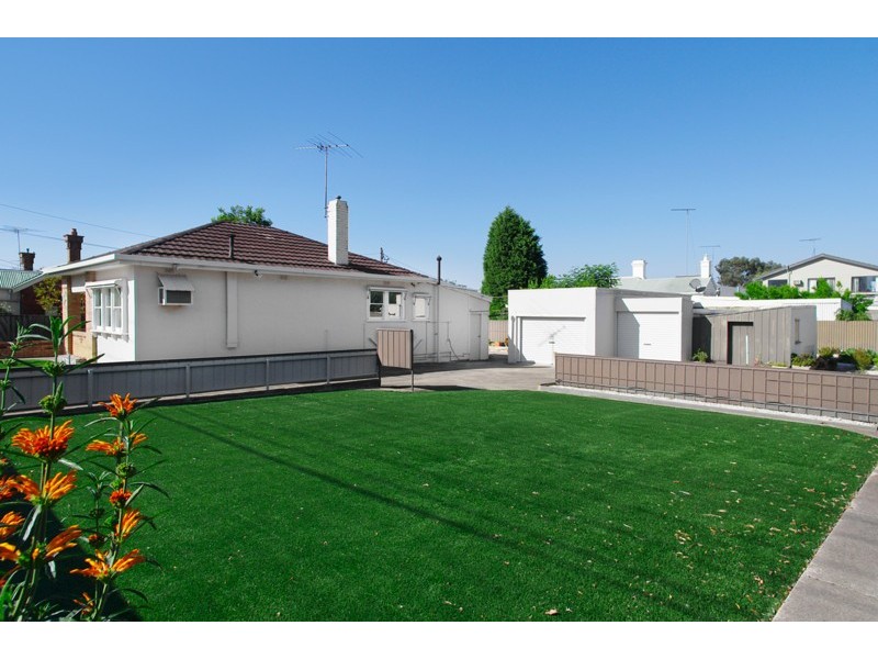 33 Sharp Street, Newtown VIC 3220