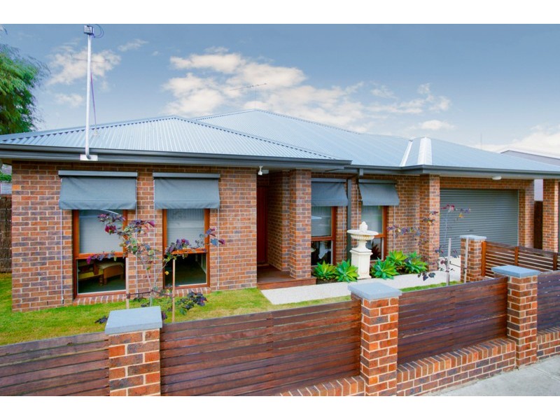 2 Edinburgh Avenue, Herne Hill VIC 3218