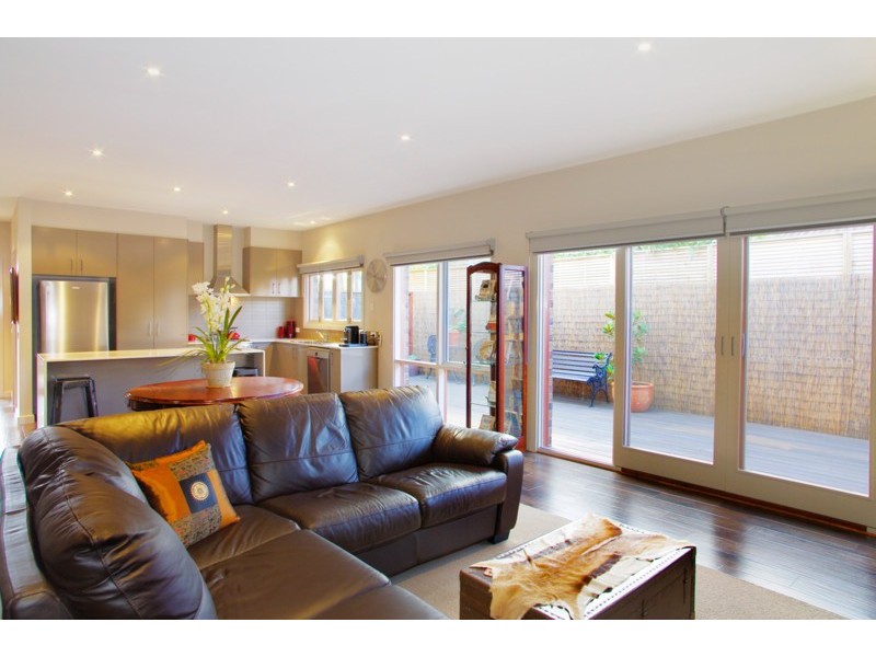 2 Edinburgh Avenue, Herne Hill VIC 3218