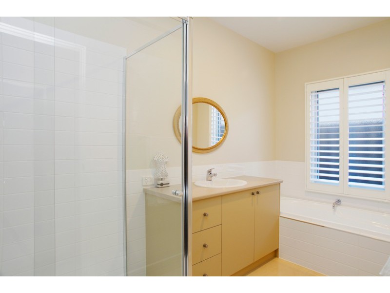 2 Edinburgh Avenue, Herne Hill VIC 3218