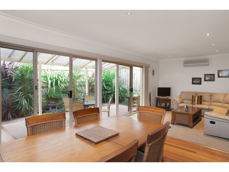 2/30 Buckingham Road, Newtown VIC 3220