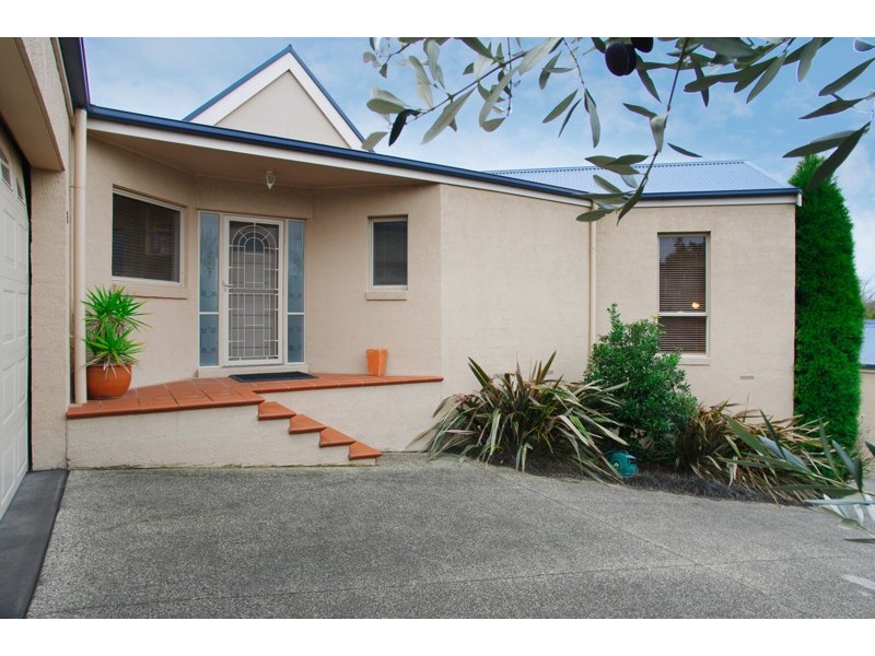 2/30 Buckingham Road, Newtown VIC 3220