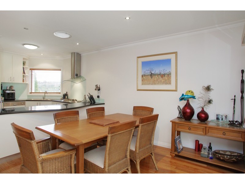 2/30 Buckingham Road, Newtown VIC 3220