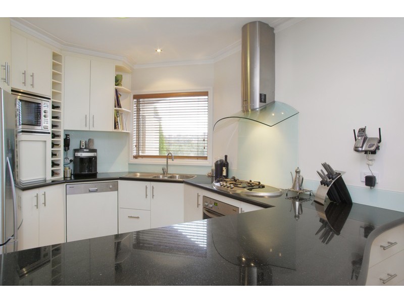 2/30 Buckingham Road, Newtown VIC 3220