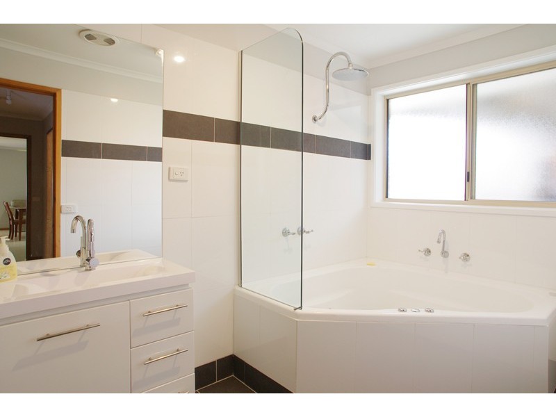 12 Cranbourne Drive, Corio VIC 3214