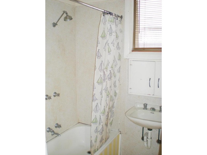 2 Bloomsbury Street, Newtown VIC 3220