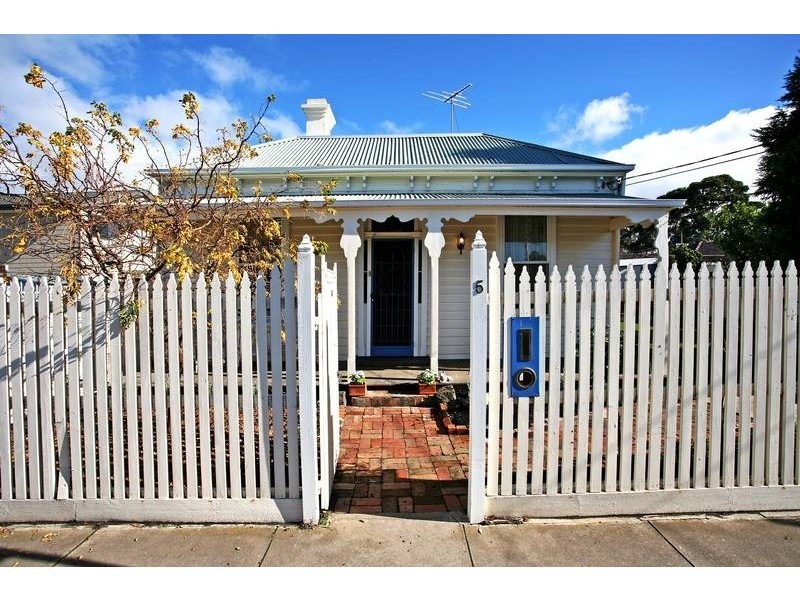 5 Westcott Place, Newtown VIC 3220