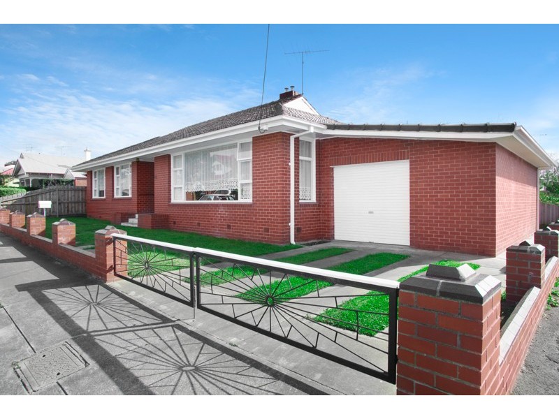 16 Clarke Street, Newtown VIC 3220