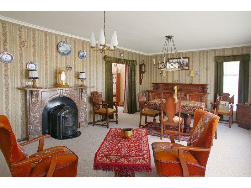 16 Clarke Street, Newtown VIC 3220