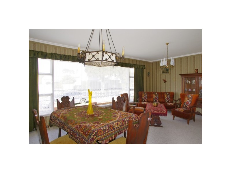 16 Clarke Street, Newtown VIC 3220