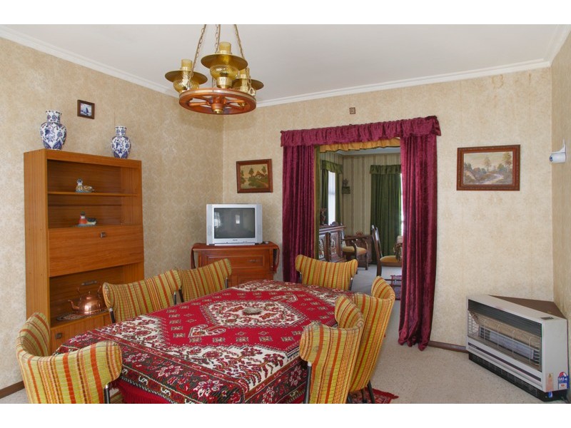 16 Clarke Street, Newtown VIC 3220