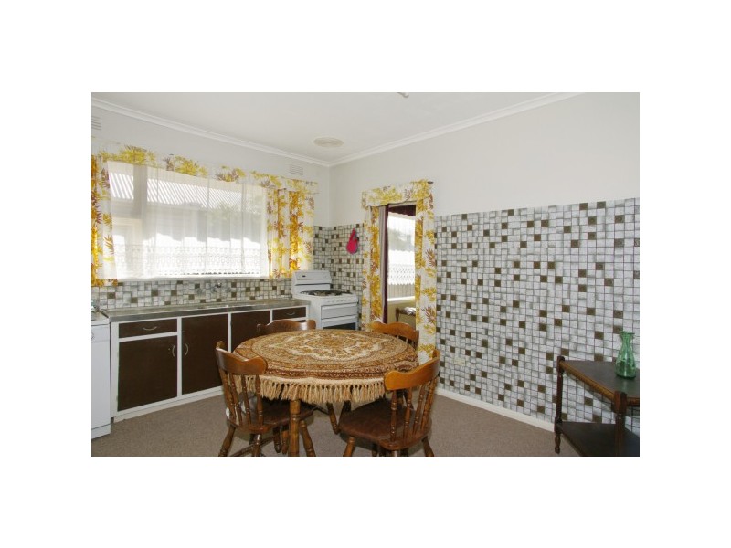 16 Clarke Street, Newtown VIC 3220