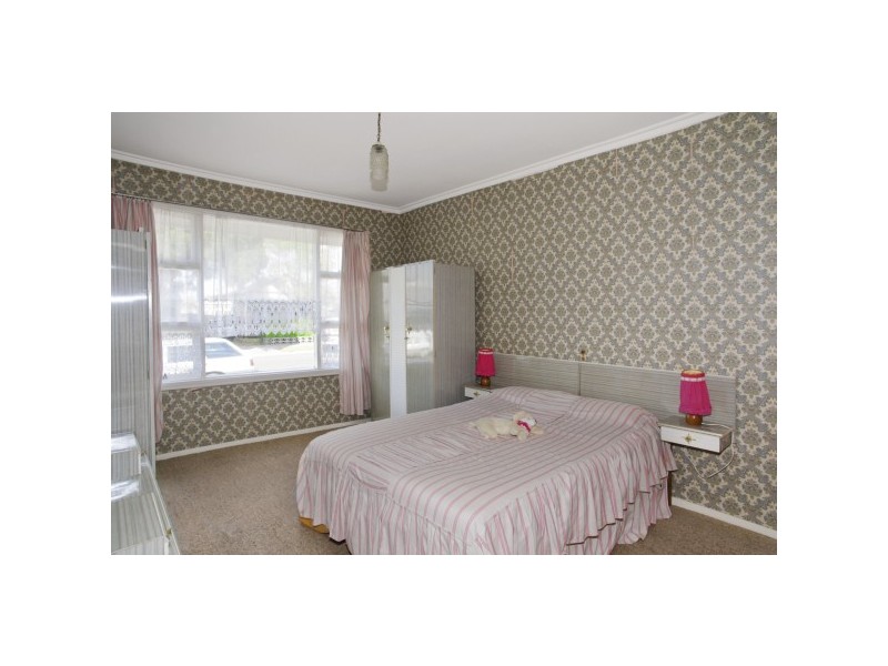 16 Clarke Street, Newtown VIC 3220