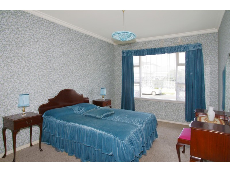 16 Clarke Street, Newtown VIC 3220