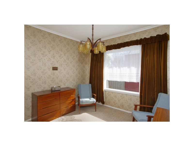 16 Clarke Street, Newtown VIC 3220